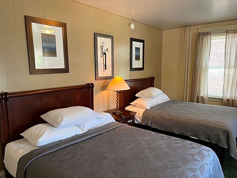 Simmons Motel and Suites