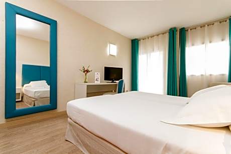 Superior Double or Twin Room with Terrace