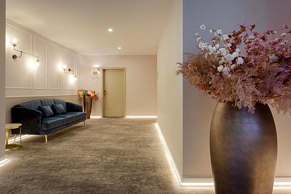 Mera Hotel