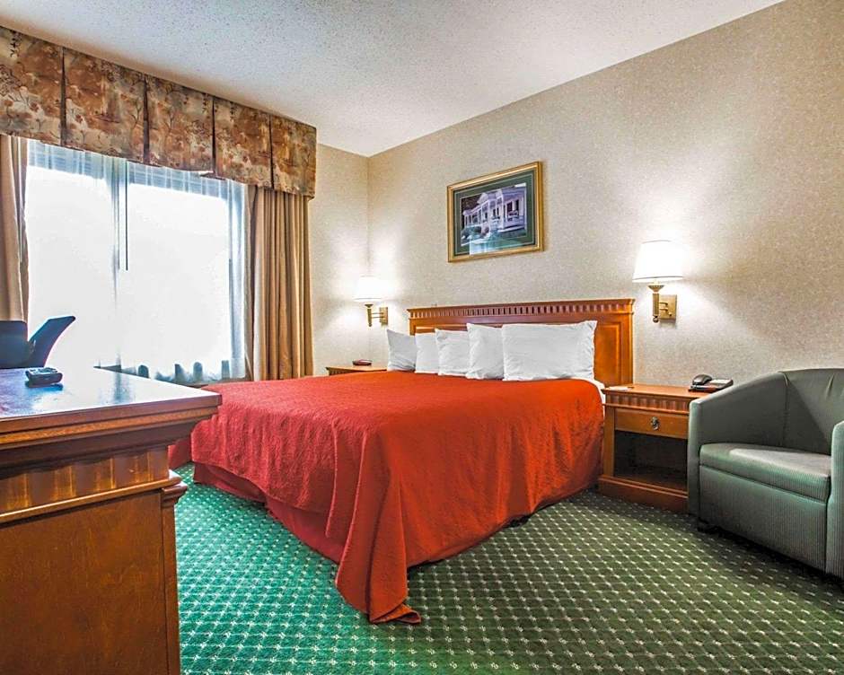 Photo 1 of 4 of 1 King Bed, Nonsmoking, Accessible