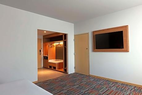 Junior King Suite with Airport View