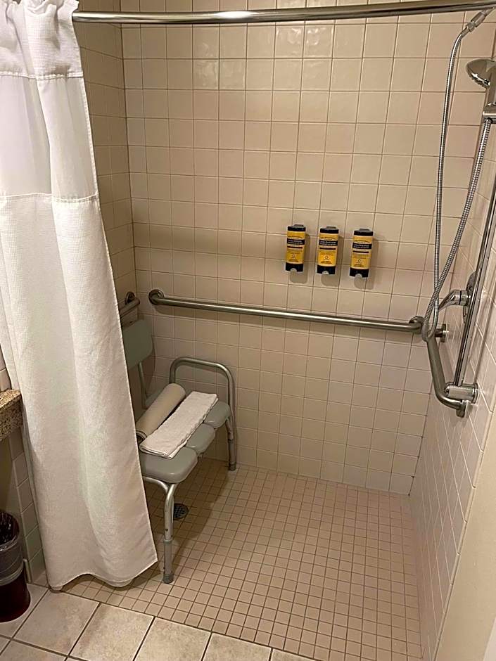 Best Western Plus Edmonds Harbor Inn