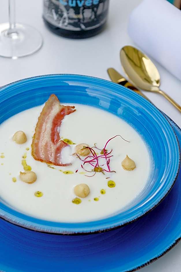 Red Baron Hotel & Restaurant