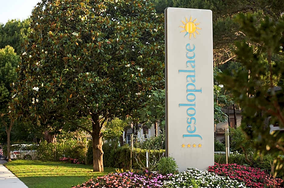 Jesolopalace Hotel & Aparthotel
