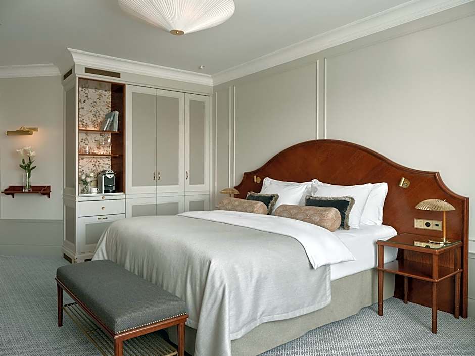 Photo 1 of 4 of Deluxe 1 King Bed