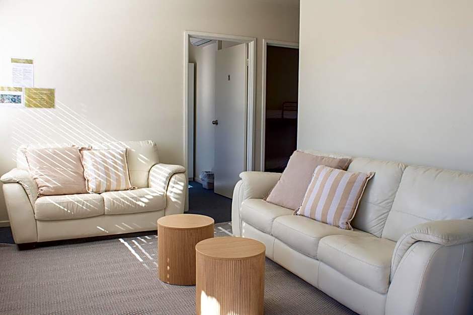 BATHURST GOLDFIELDS MOTEL at 428 CONROD STRAIGHT MOUNT PANORAMA