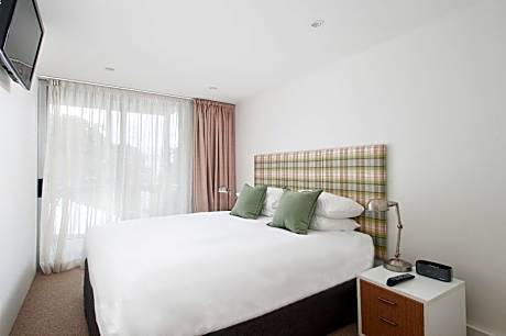 1 Bedroom King Apartment