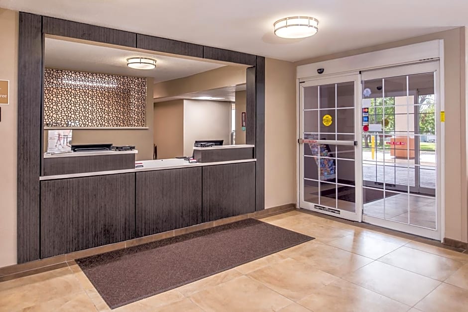 Candlewood Suites Topeka Hotel By IHG
