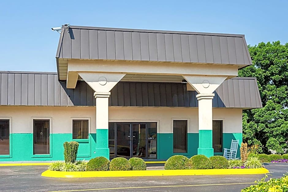 Quality Inn Hurricane Mills I-40