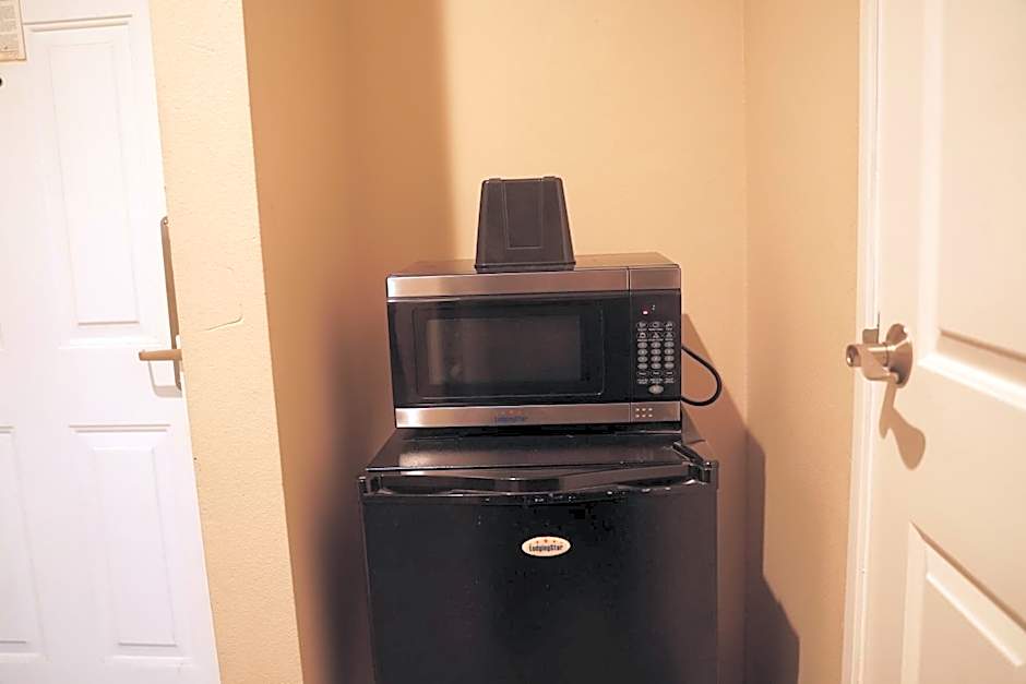 Harbor Inn & Suites