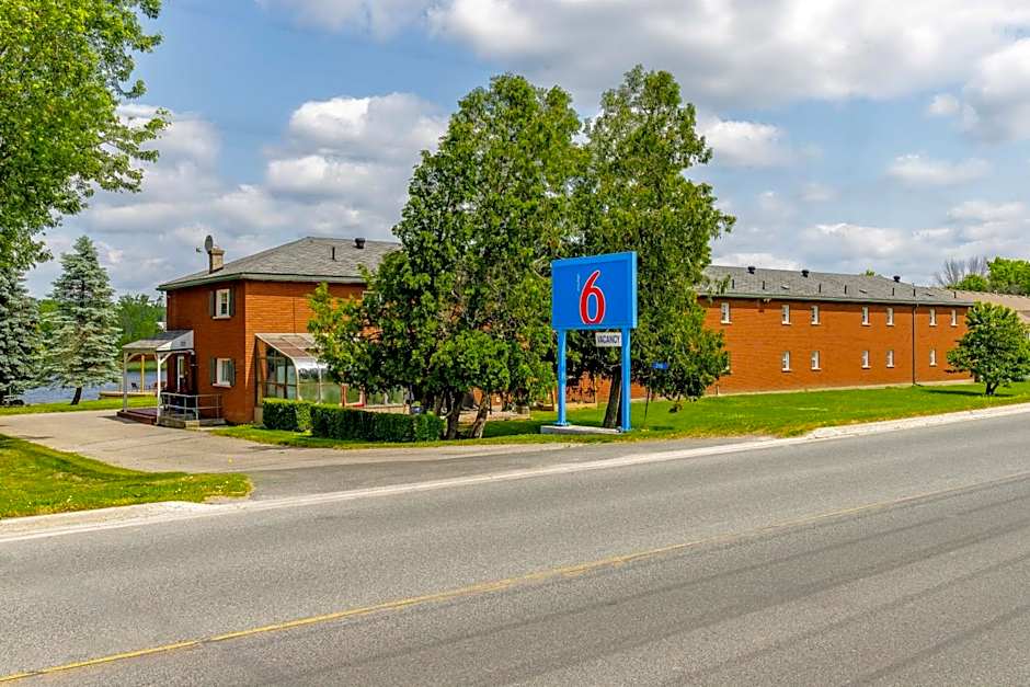 Motel 6 Campbellford, ON
