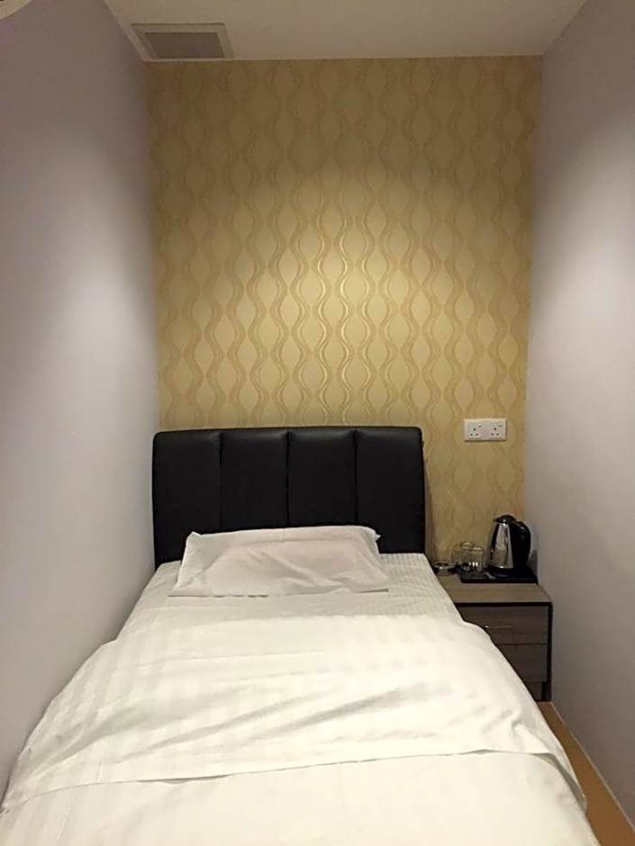 Tas Sakura Budget Hotel