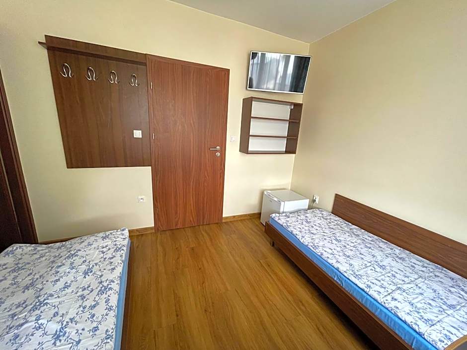 Zdjęcie 1 z 3 — Double Room with Private Bathroom