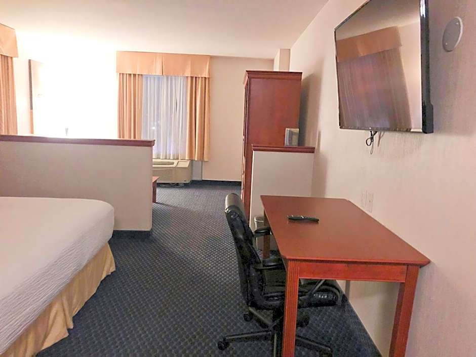 Days Inn & Suites by Wyndham Niagara Falls Centre St. By the Falls