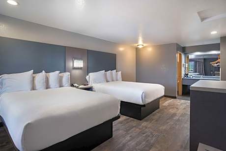 2 Queen Beds Smoking Room Microwave And Refrigerator Wi-Fi Continental Breakfast