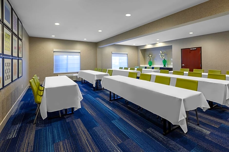 Holiday Inn Express Hotel & Suites Woodhaven By IHG