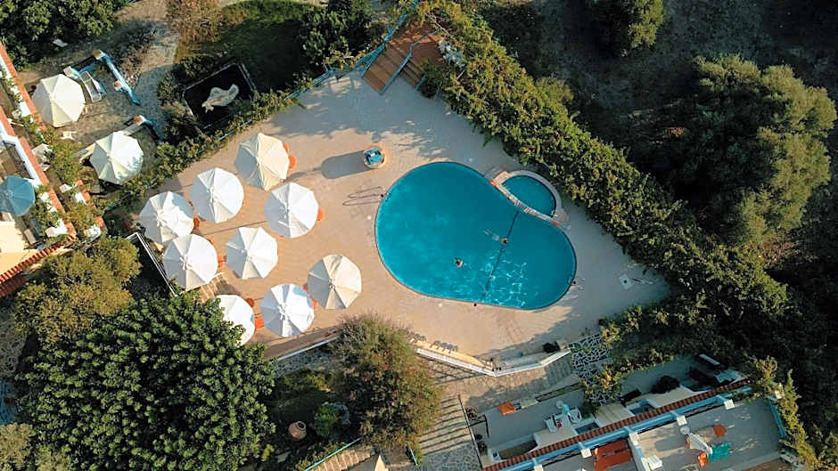 Pantheon Apartments & Studios