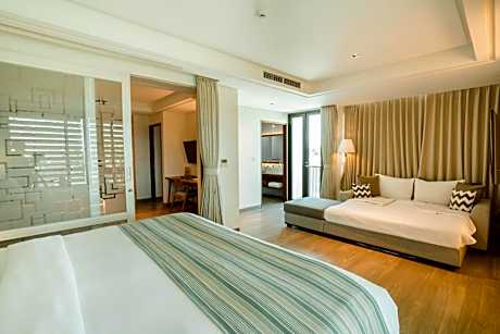 Family Suite with Daily Afternoon Tea and Fully Equipped Kitchenette