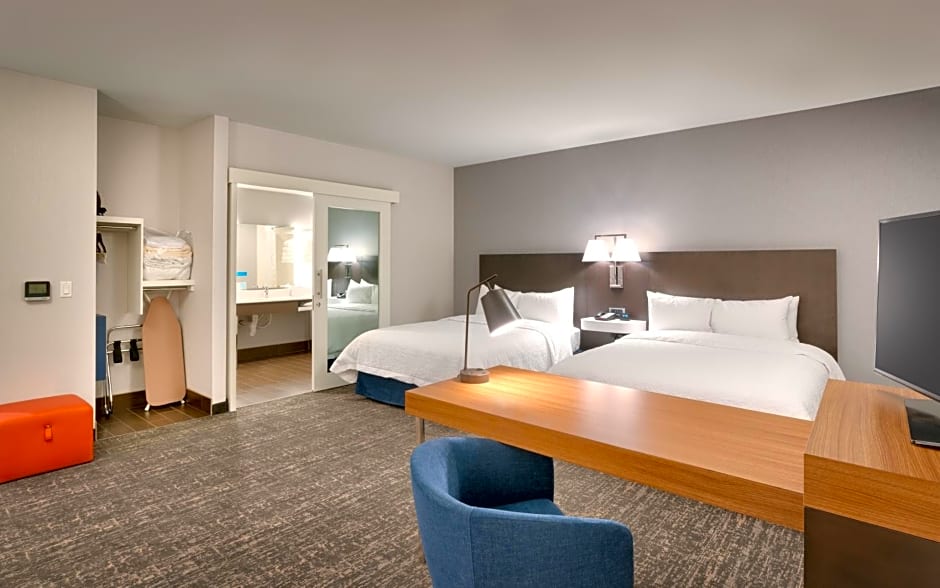 Hampton Inn & Suites Anaheim Resort Convention Center