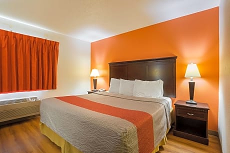 1 KING BED | ACCESSIBLE, NON-SMOKING