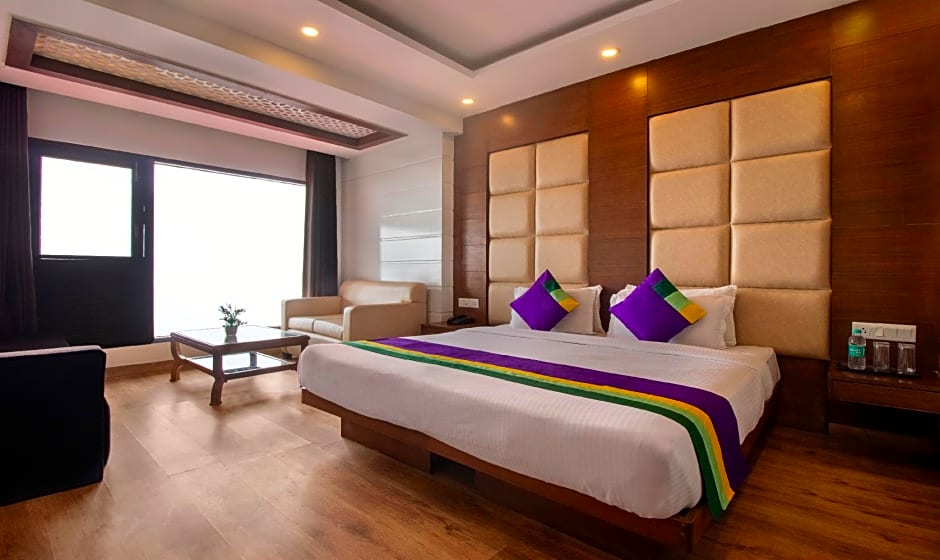 Treebo Premium Queen Of Hills Near Mall Road