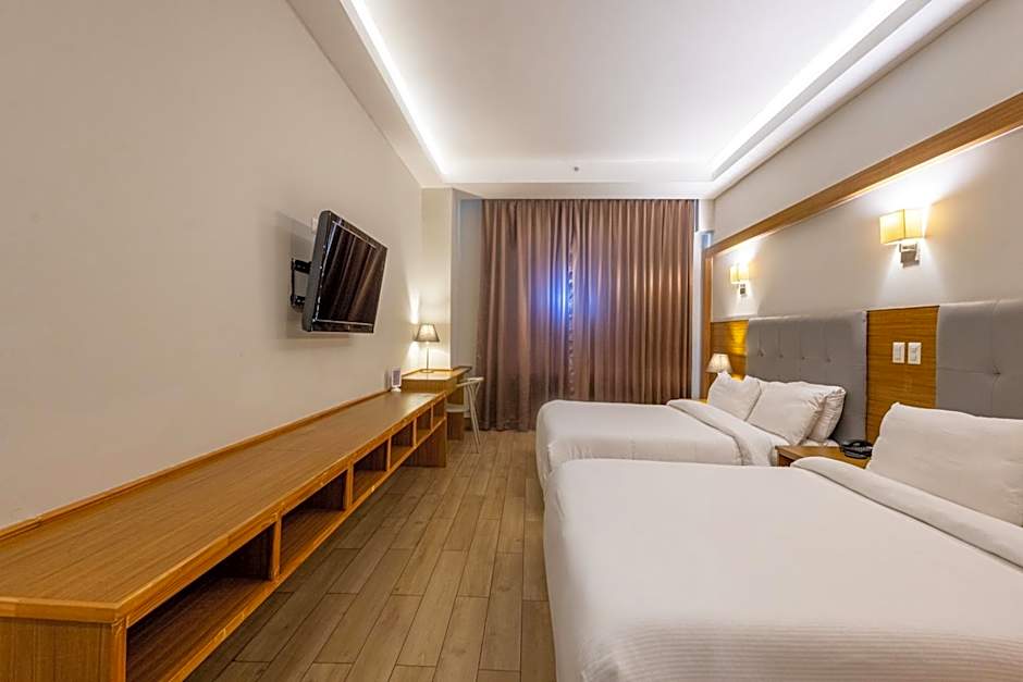 Weston Suites Hotel