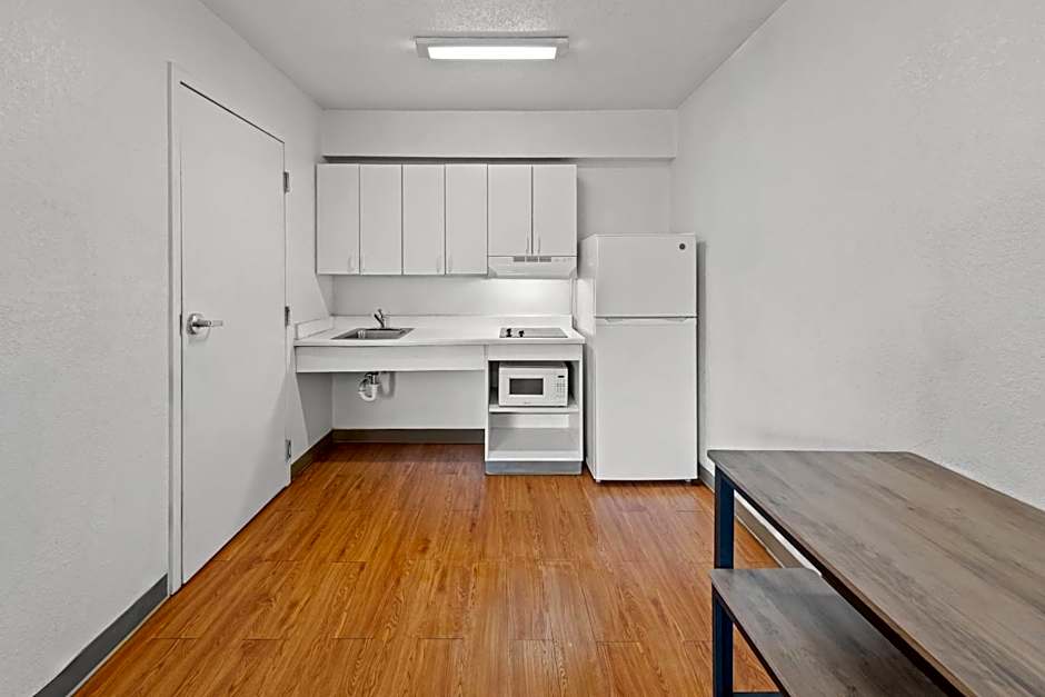Birch Hill Suites Kansas City - Independence