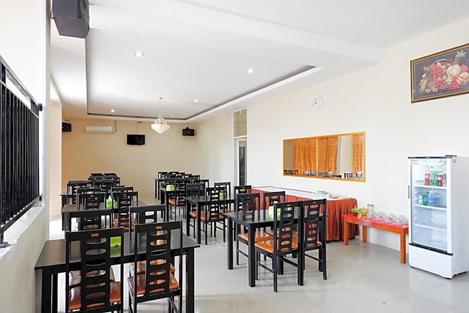 RedDoorz @ Hotel Grand Aulia Majene