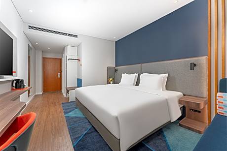 Hollywood Twin Standard