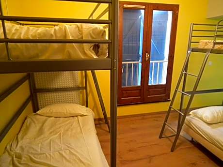 Bed in 8-Bed Mixed Dormitory Room