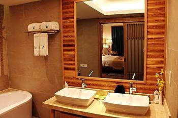 Queshan Lake Arcadia Intl Resort