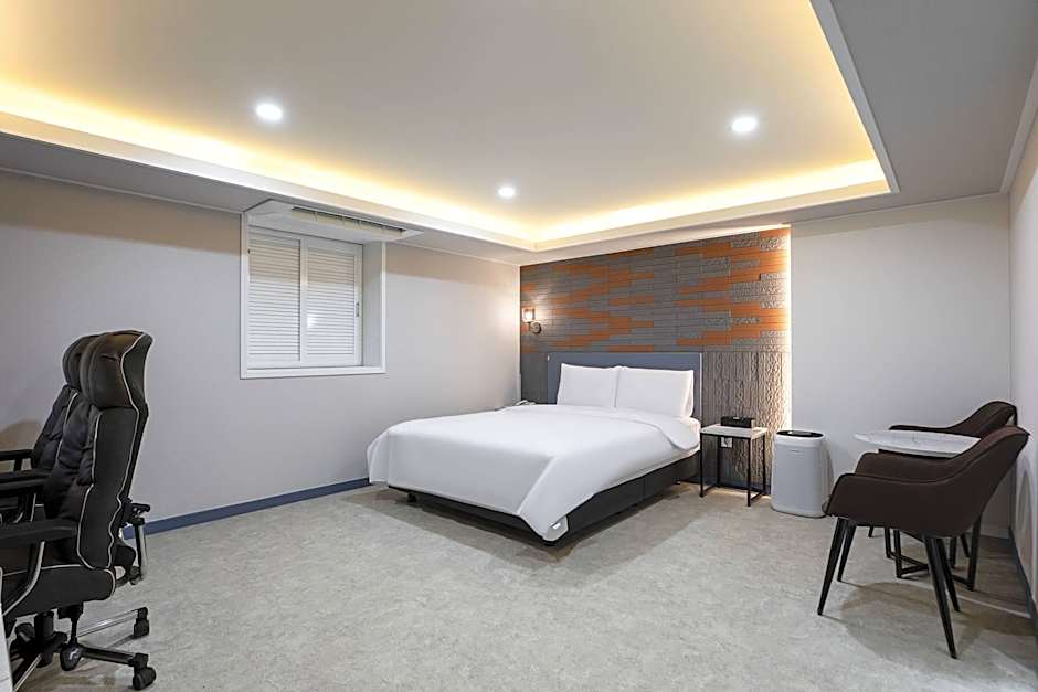 NINE HOTEL