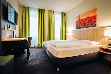 Double Room with Street View