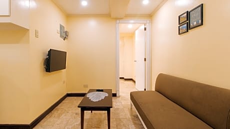 EXECUTIVE WITH 1 BED