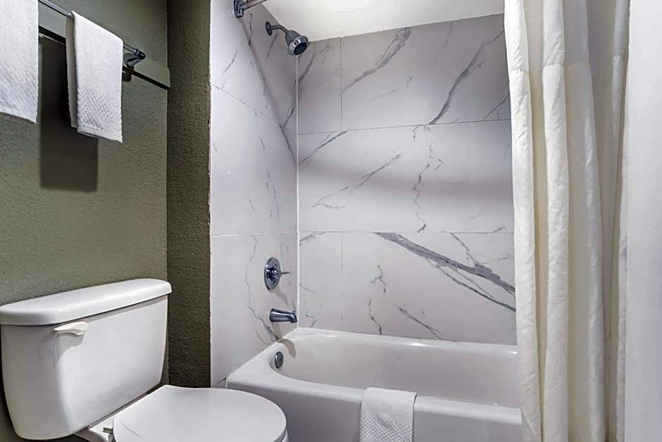 Quality Inn & Suites near Panama City Beach