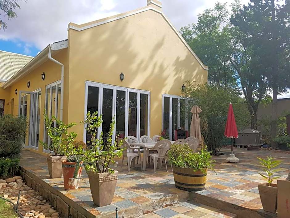 Steytlerville Villa Guest house