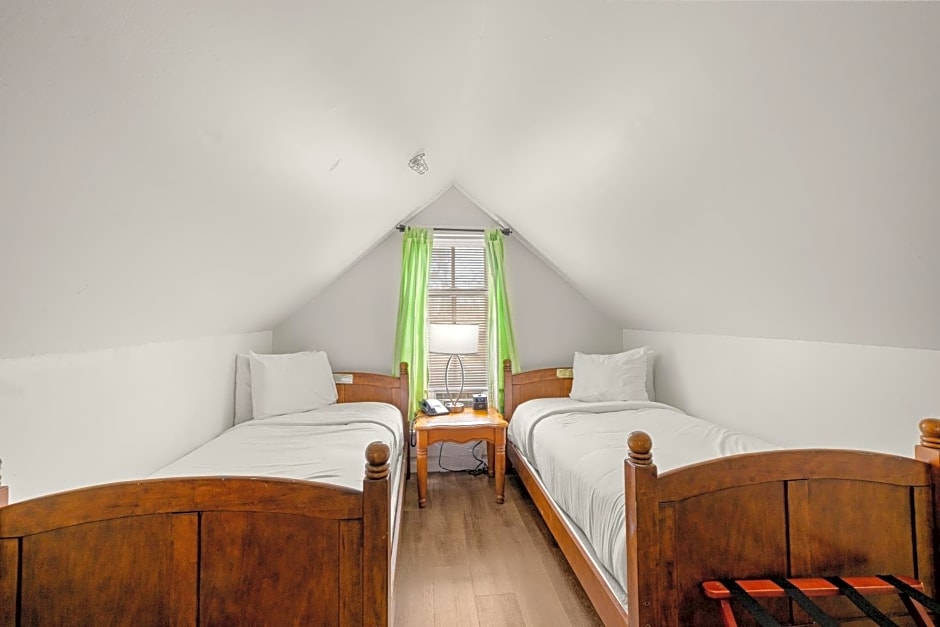 Coombs Inn & Suites, Ascend Hotel Collection