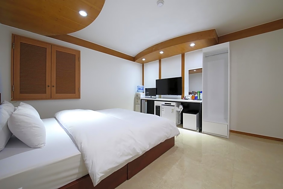 Abata Business Hotel