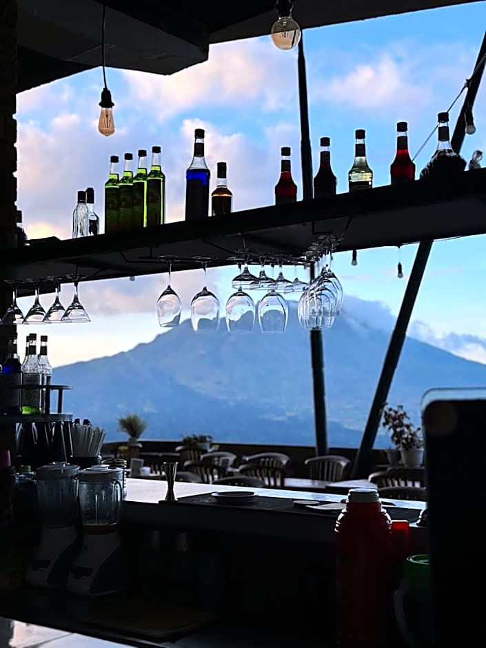 Caldera Hotel & Restaurant