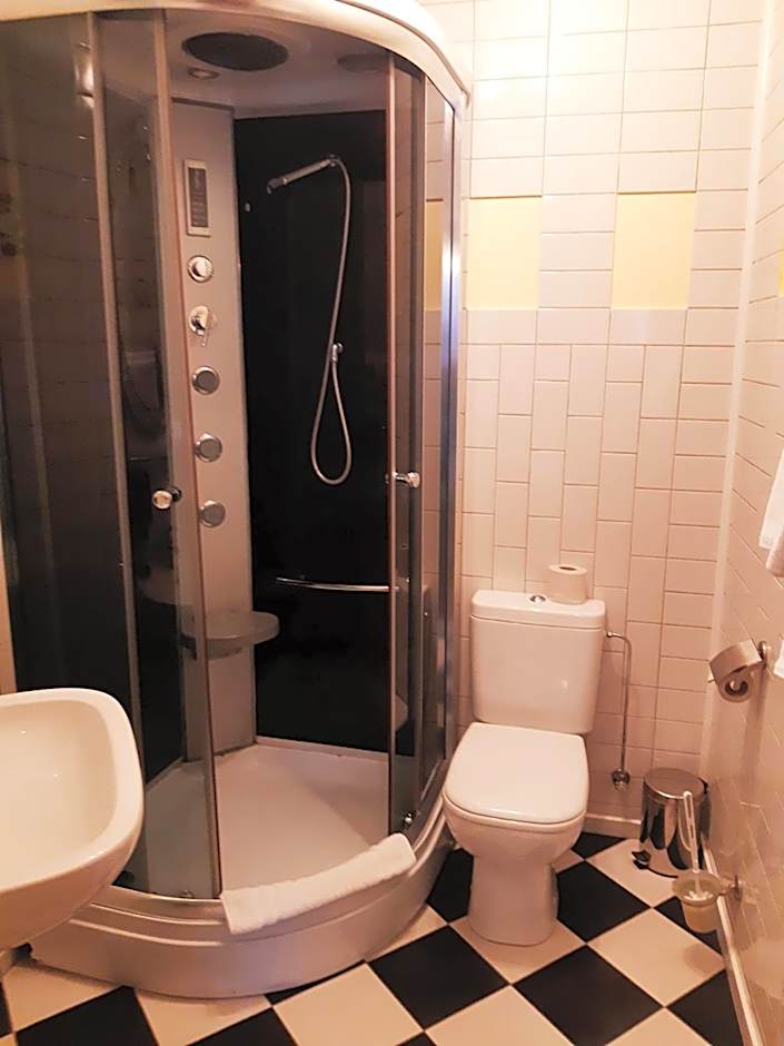 Hotel Pils with Self-Check in