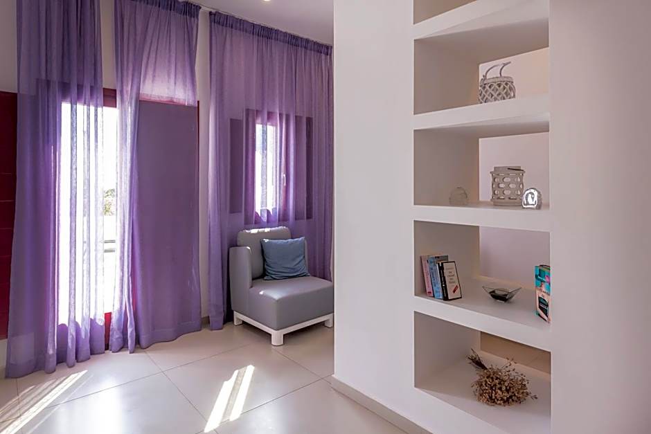 MAR n MAR CROWN HOTEL-SUITES