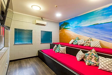 Bed in 10-Bed Mixed Dormitory Room (ages 18-35 years only)