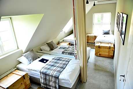 Five Point Hostel & Apartments