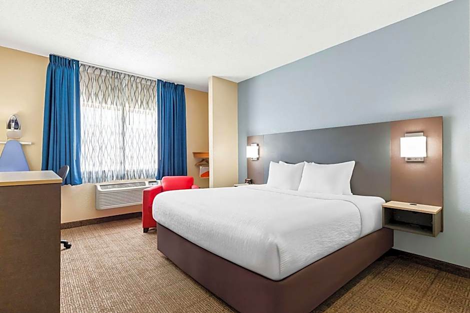 Quality Inn and Suites Springfield Southwest near I-72