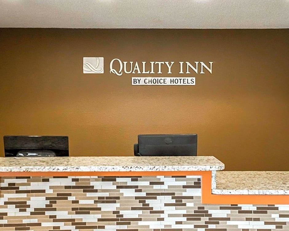 Quality Inn Chesterton near Indiana Dunes National Park I-94