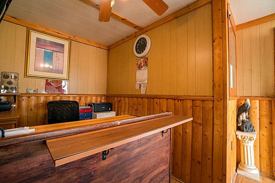 Grand Eagle Ford Lodge & RV Park