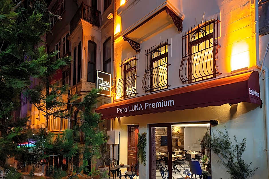 PERALUNA PREMIUM HOTEL