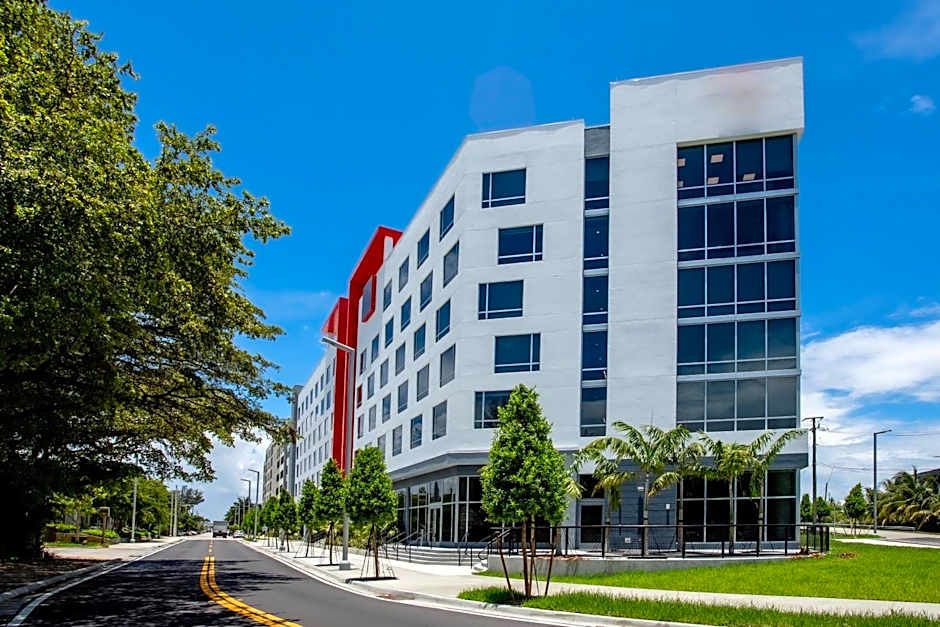 Radisson RED Miami Airport