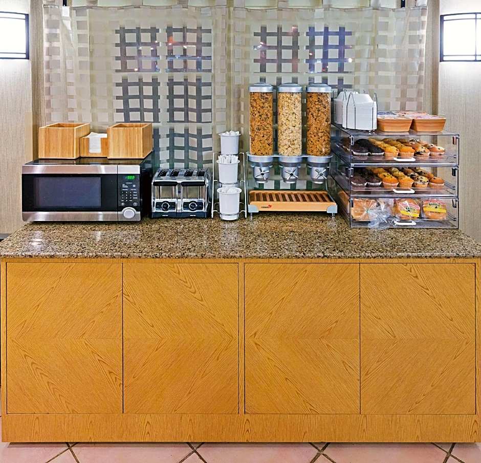 Baymont by Wyndham Lubbock - Downtown Civic Center