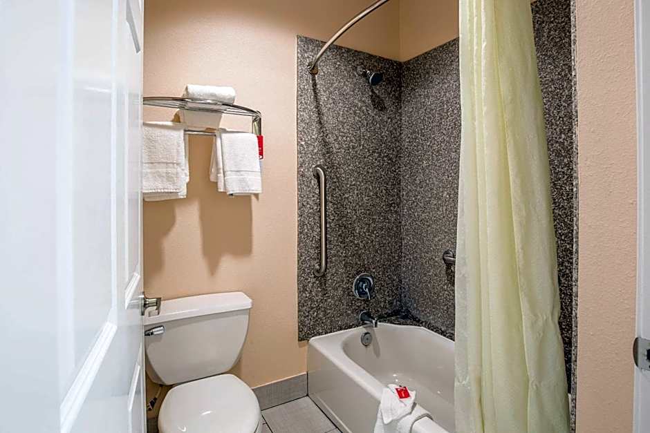 Quality Inn & Suites Bridge City/Orange